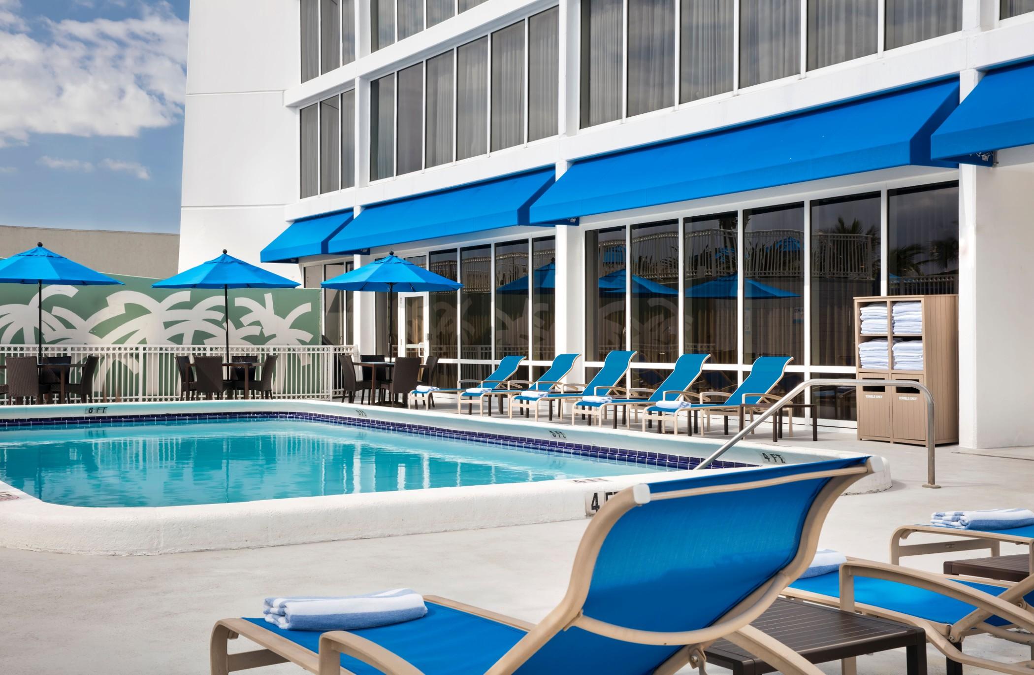 Courtyard By Marriott Oceanside Fort Lauderdale Beach Exterior photo