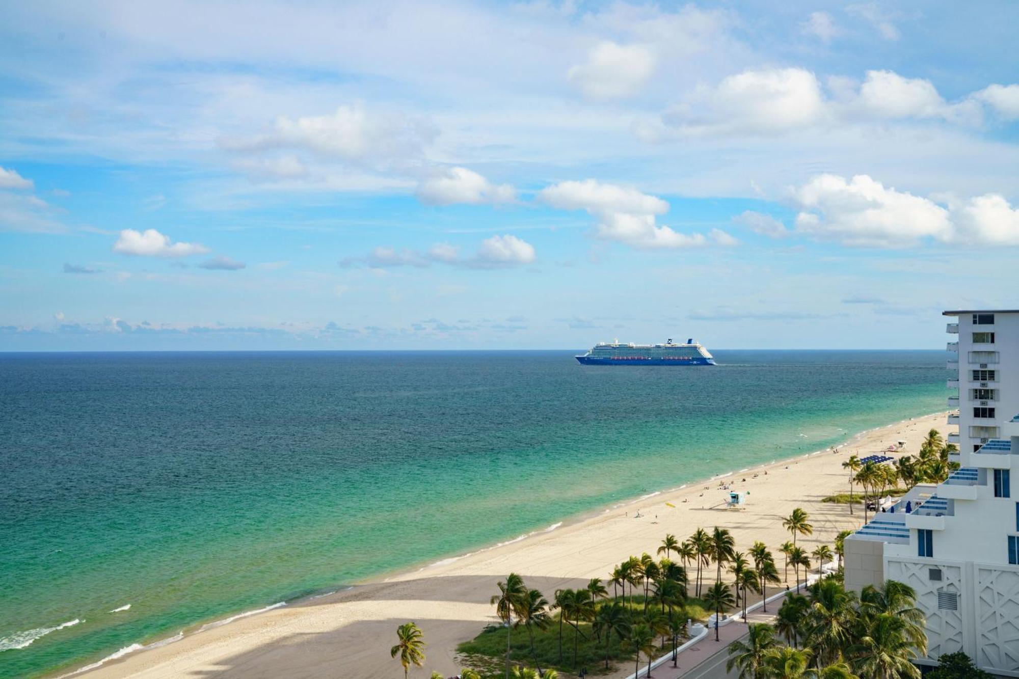 Courtyard By Marriott Oceanside Fort Lauderdale Beach Exterior photo